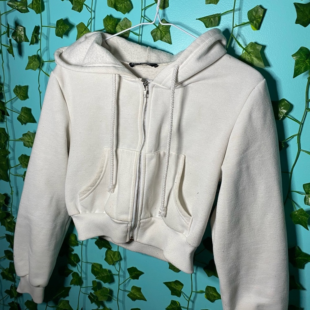 ❤️‍🔥3 / 30 ❤️‍🔥 Cropped White Zip Up Sweater